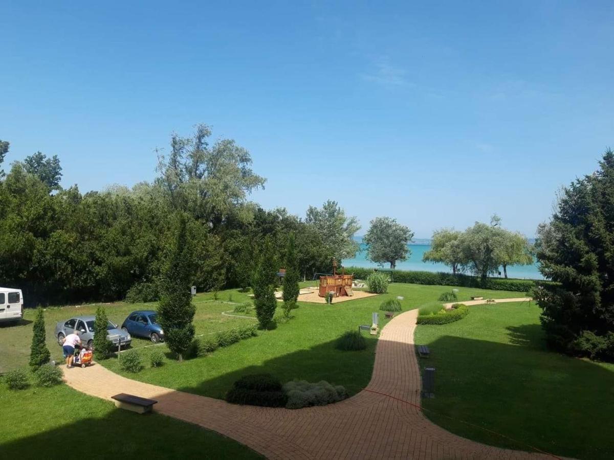 Kr Apartman Сиофок Екстериор снимка