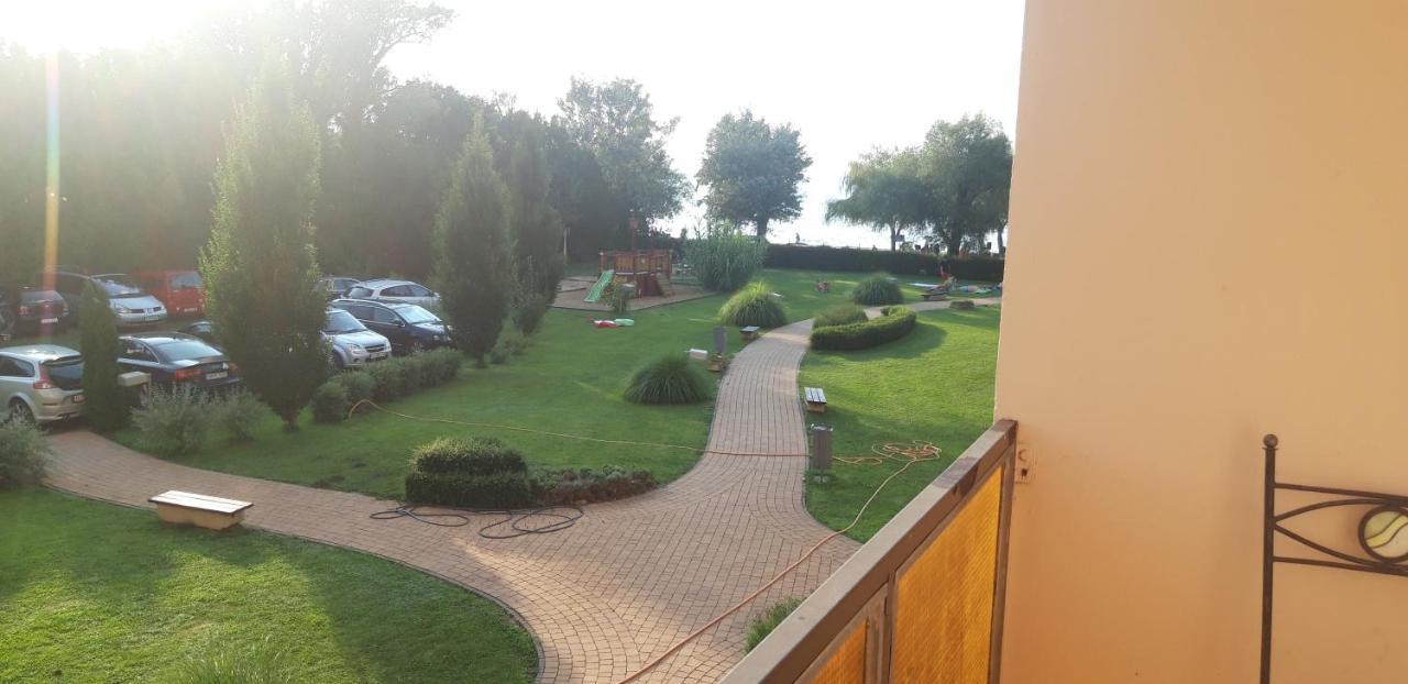 Kr Apartman Сиофок Екстериор снимка