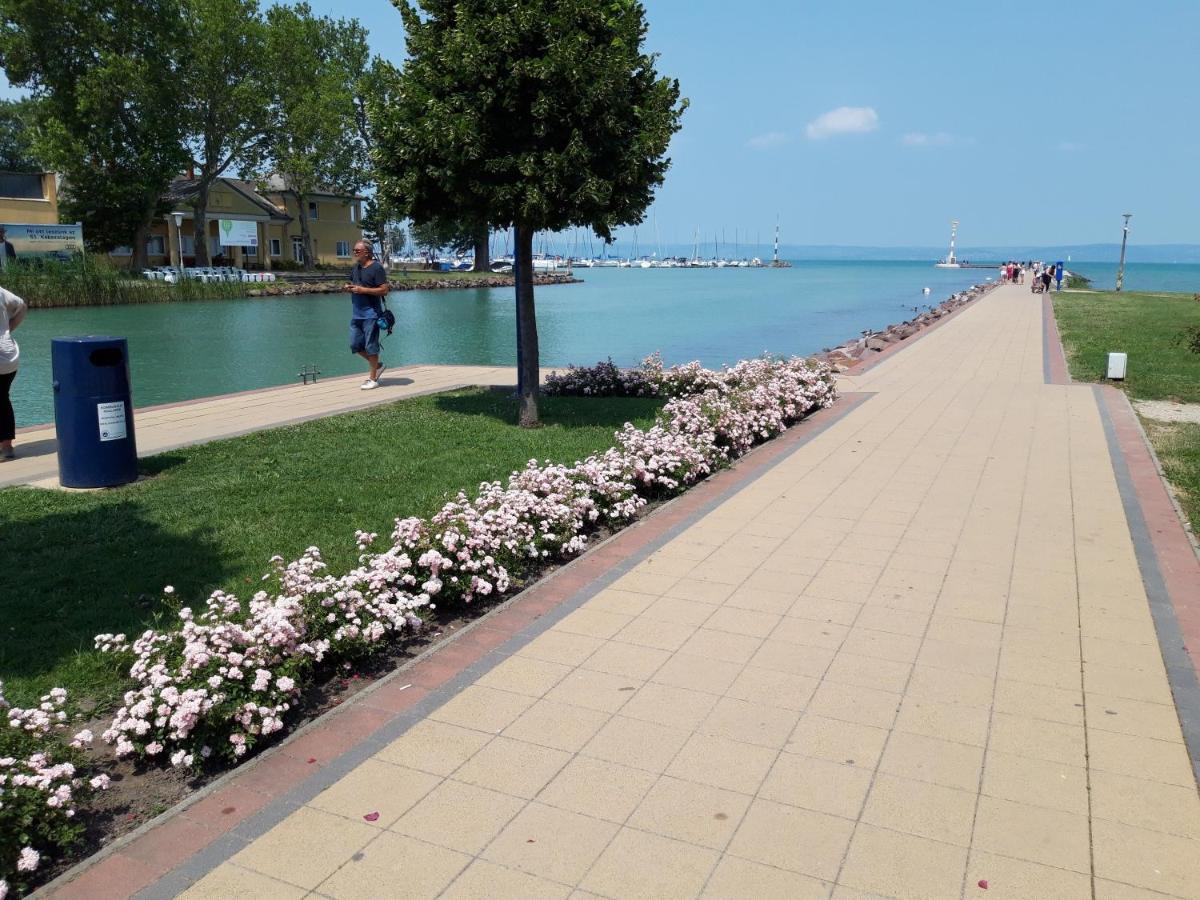 Kr Apartman Сиофок Екстериор снимка